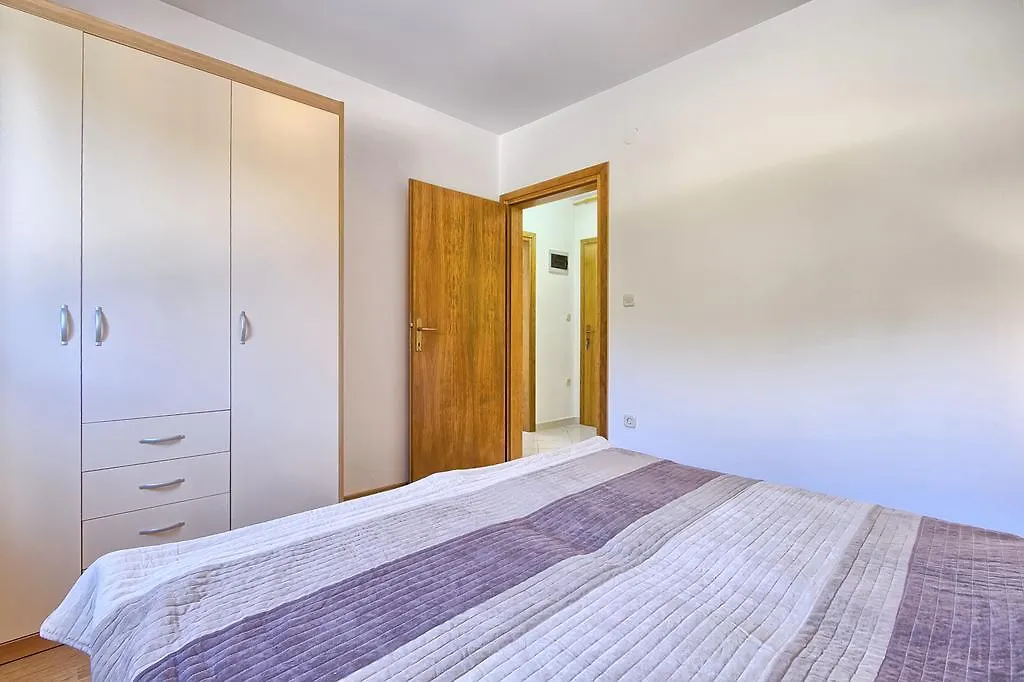 Apartment Pula City Break 0*,